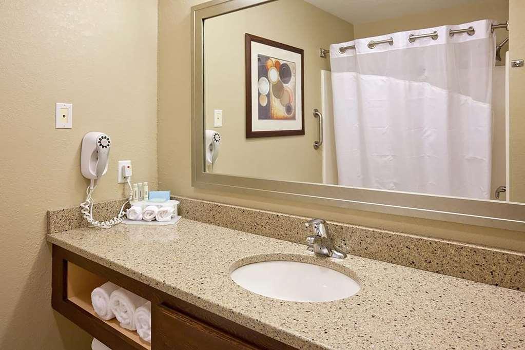 Stay Suites Formerly Known As Days Inn & Suites By Wyndham La Crosse-Onalaska Номер фото